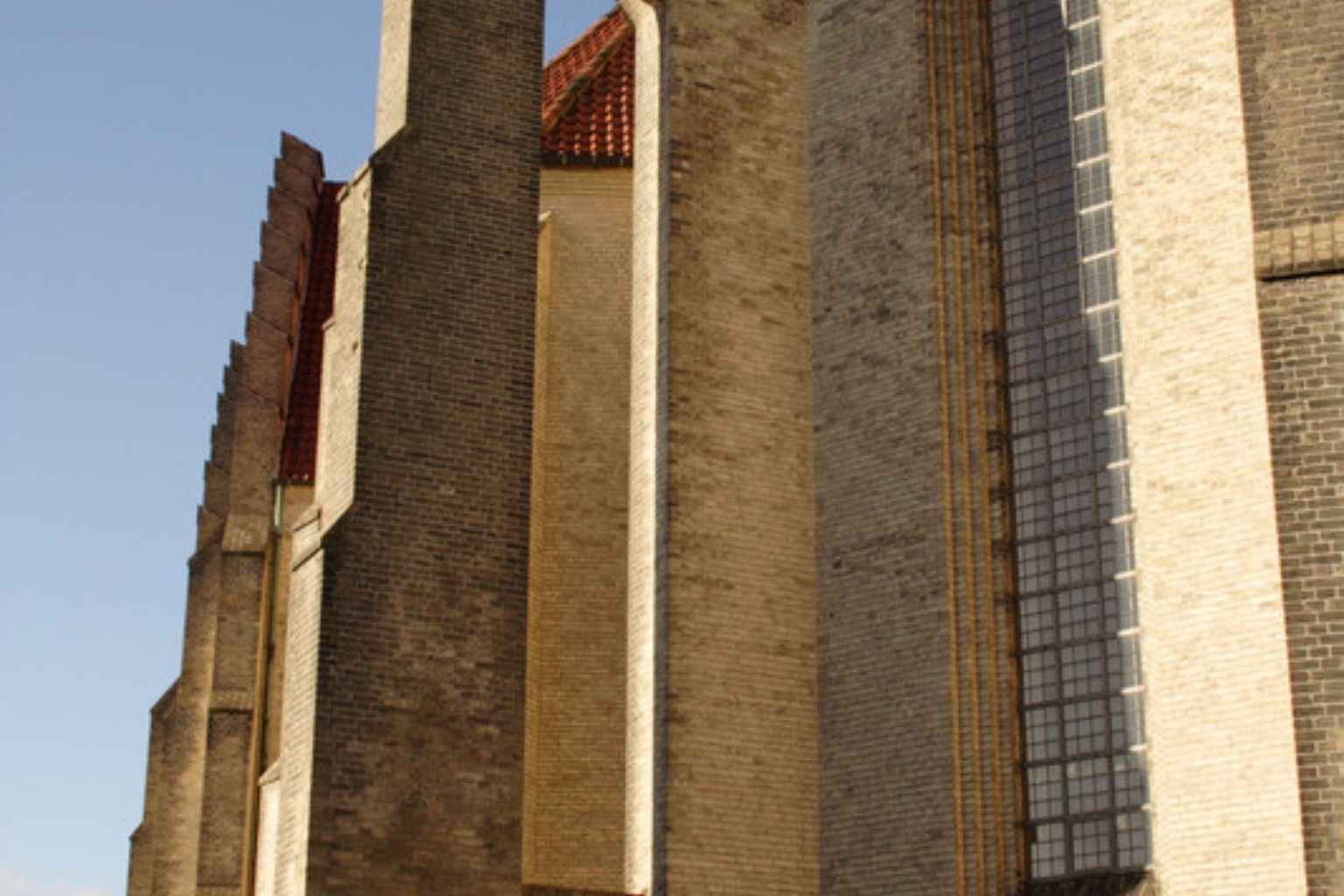 Grundtvigs Kirke i gule mursten i Nordvest